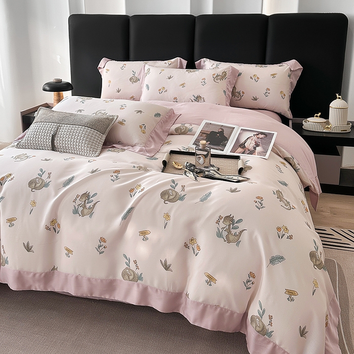 91家纺网 家纺一手货源 找家纺 娇逸家居 2025新款50支莱赛尔数码印花宽边拼角天丝四件套（可搭配同系列夏被和床盖） 乖乖龙