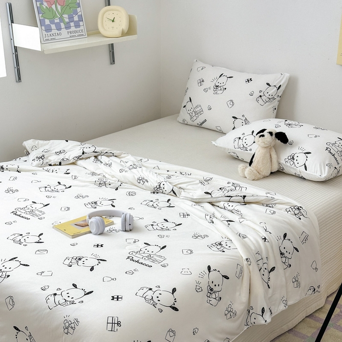 91家纺网 家纺一手货源 找家纺 木堇家居 2024新款三丽欧A类针织棉10%大豆纤维嵌绳款夏被 黑白帕恰狗