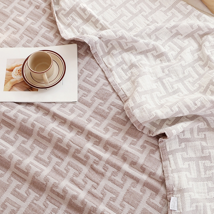 91家纺网 家纺一手货源 找家纺 朴尔 2024新款伯尔尼风格全棉加厚三层纱布毛巾被 邂逅之恋-咖