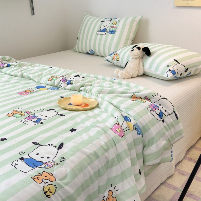 91家纺网 家纺一手货源 找家纺 木堇家居 2024新款三丽欧A类针织棉10%大豆纤维嵌绳款夏被 条纹帕恰狗