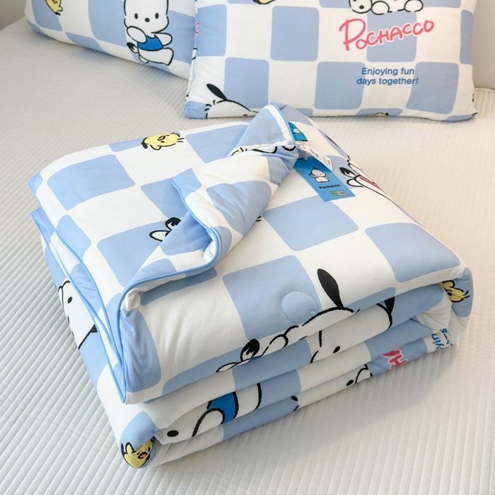 91家纺网 家纺一手货源 找家纺 木堇家居 2024新款三丽欧A类针织棉10%大豆纤维嵌绳款夏被 蓝格帕恰狗