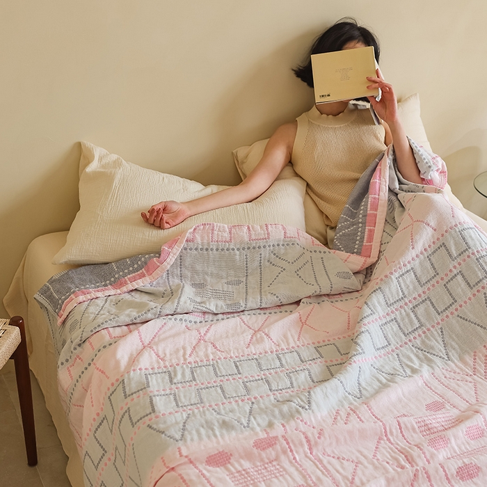 91家纺网 家纺一手货源 找家纺 朴尔 2024新款西部民族风全棉三层纱布毛巾被 贝拉-粉