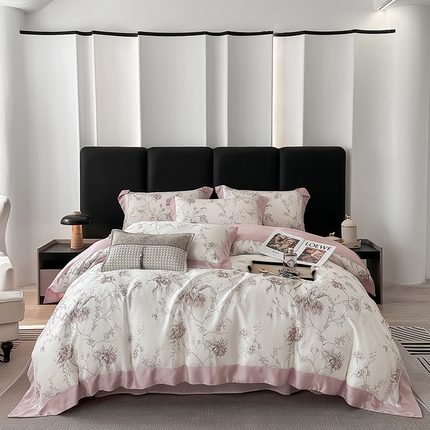 91家纺网 家纺一手货源 找家纺 （总）娇逸家居 2025新款50支莱赛尔数码印花宽边拼角天丝四件套（可搭配同系列夏被和床盖）