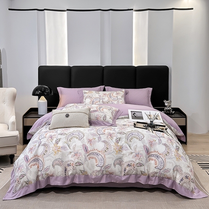 91家纺网 家纺一手货源 找家纺 娇逸家居 2025新款50支莱赛尔数码印花宽边拼角天丝四件套（可搭配同系列夏被和床盖） 紫藤