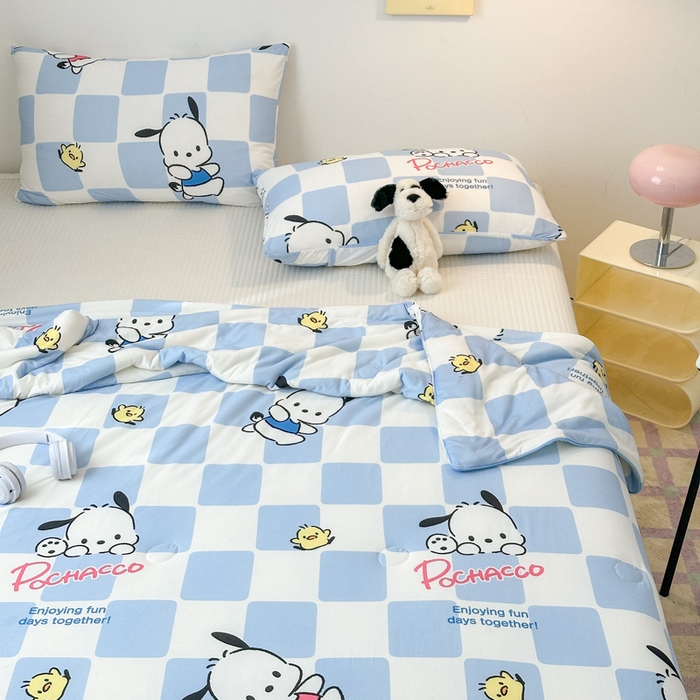 91家纺网 家纺一手货源 找家纺 木堇家居 2024新款三丽欧A类针织棉10%大豆纤维嵌绳款夏被 蓝格帕恰狗