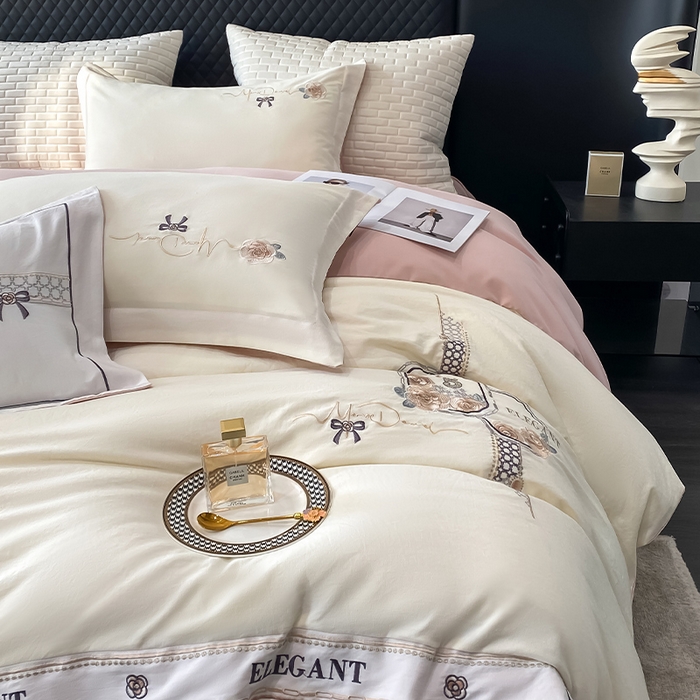 91家纺网 家纺一手货源 找家纺 棠颂 2025春夏全棉高奢优雅刺绣四件套--熙里（礼盒包装） 熙里-奶昔白