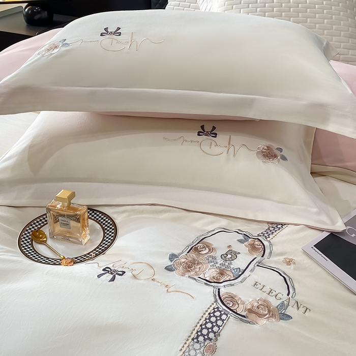 91家纺网 家纺一手货源 找家纺 棠颂 2025春夏全棉高奢优雅刺绣四件套--熙里（礼盒包装） 熙里-奶昔白