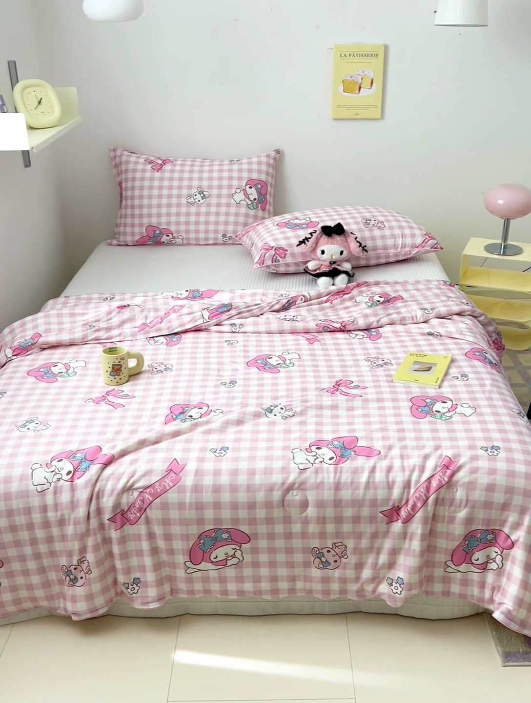 91家纺网 家纺一手货源 找家纺 木堇家居 2024新款三丽欧A类针织棉10%大豆纤维嵌绳款夏被 粉格美乐蒂