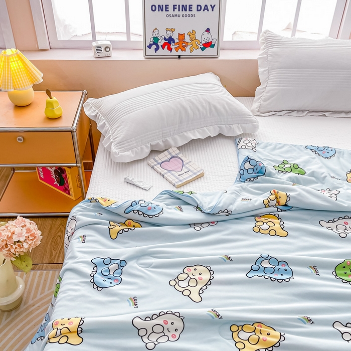 91家纺网 家纺一手货源 找家纺 眠优居 2024新款A类针织棉大豆纤维夏被 恐龙世界-蓝