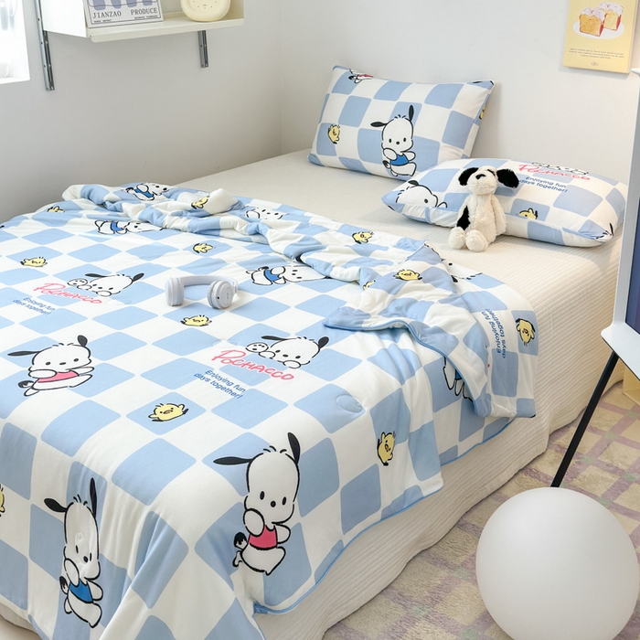 91家纺网 家纺一手货源 找家纺 木堇家居 2024新款三丽欧A类针织棉10%大豆纤维嵌绳款夏被 蓝格帕恰狗