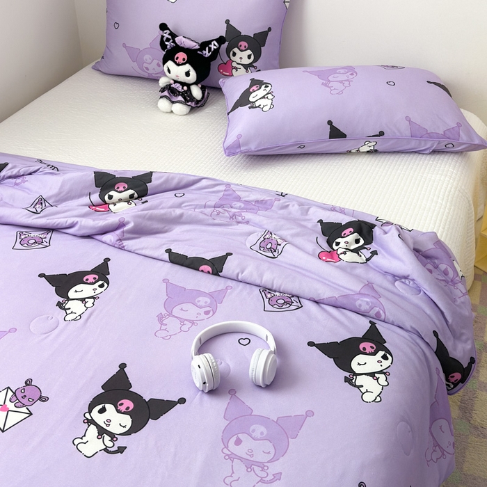 91家纺网 家纺一手货源 找家纺 木堇家居 2024新款三丽欧A类针织棉10%大豆纤维嵌绳款夏被 紫色库洛米