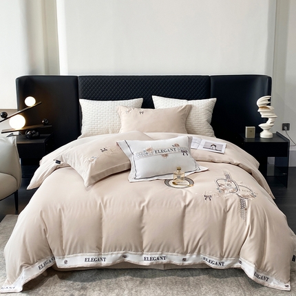 91家纺网 家纺一手货源 找家纺 棠颂 2025春夏全棉高奢优雅刺绣四件套--熙里（礼盒包装） 熙里-蚕丝驼