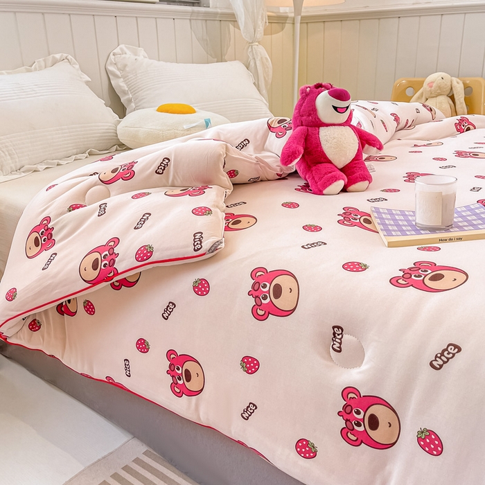 91家纺网 家纺一手货源 找家纺 眠优居 2024新款A类针织棉大豆纤维夏被 莓莓熊