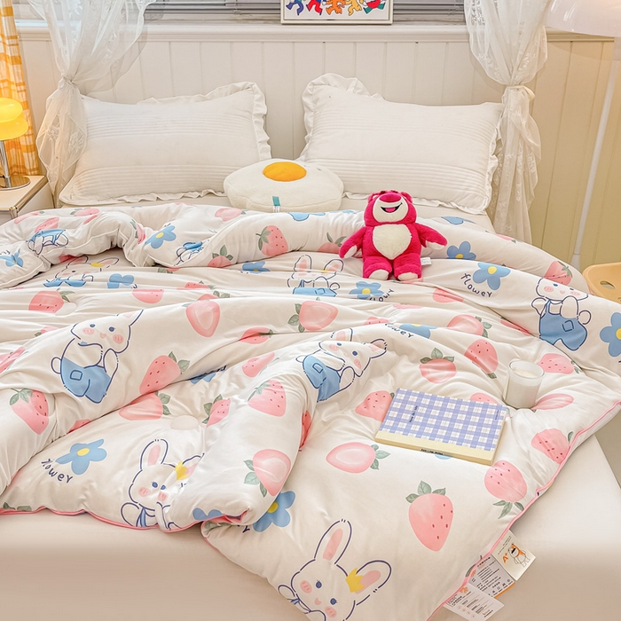 91家纺网 家纺一手货源 找家纺 眠优居 2024新款A类针织棉大豆纤维夏被 草莓兔