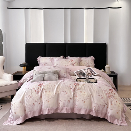 91家纺网 家纺一手货源 找家纺 （总）娇逸家居 2025新款50支莱赛尔数码印花宽边拼角天丝四件套（可搭配同系列夏被和床盖）