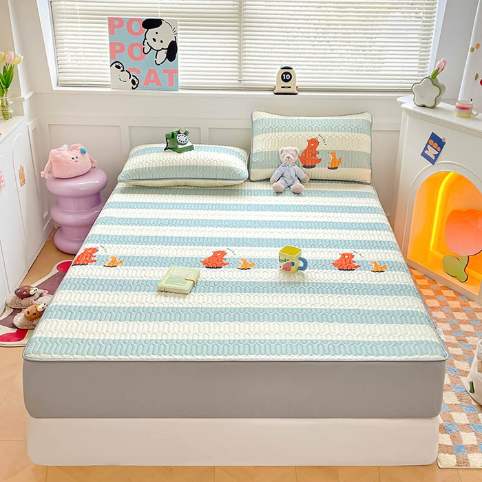 91家纺网 家纺一手货源 找家纺 米帛家纺 2024新款A类凉感丝卡通乳胶凉席-绑带款 条纹熊