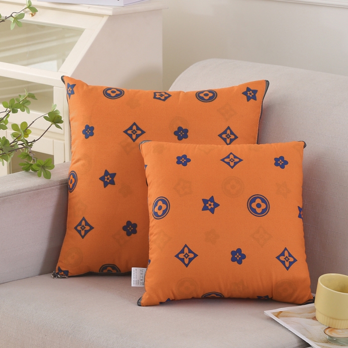 91家纺网 家纺一手货源 找家纺 铭宣家居 2025新增花型 亲肤柔软棉被抱枕被 时尚世家-橙