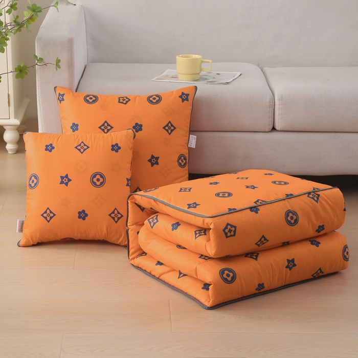 91家纺网 家纺一手货源 找家纺 铭宣家居 2025新增花型 亲肤柔软棉被抱枕被 时尚世家-橙