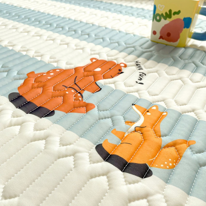 91家纺网 家纺一手货源 找家纺 米帛家纺 2024新款A类凉感丝卡通乳胶凉席-绑带款 条纹熊