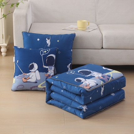 91家纺网 家纺一手货源 找家纺 铭宣家居 2025新增花型 亲肤柔软棉被抱枕被 宇航员