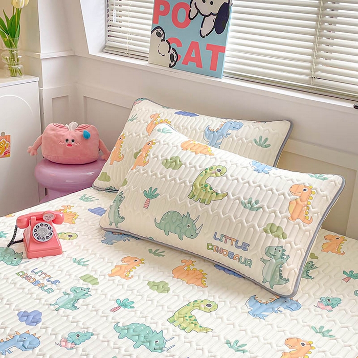 91家纺网 家纺一手货源 找家纺 米帛家纺 2024新款A类凉感丝卡通乳胶凉席-绑带款 童心恐龙