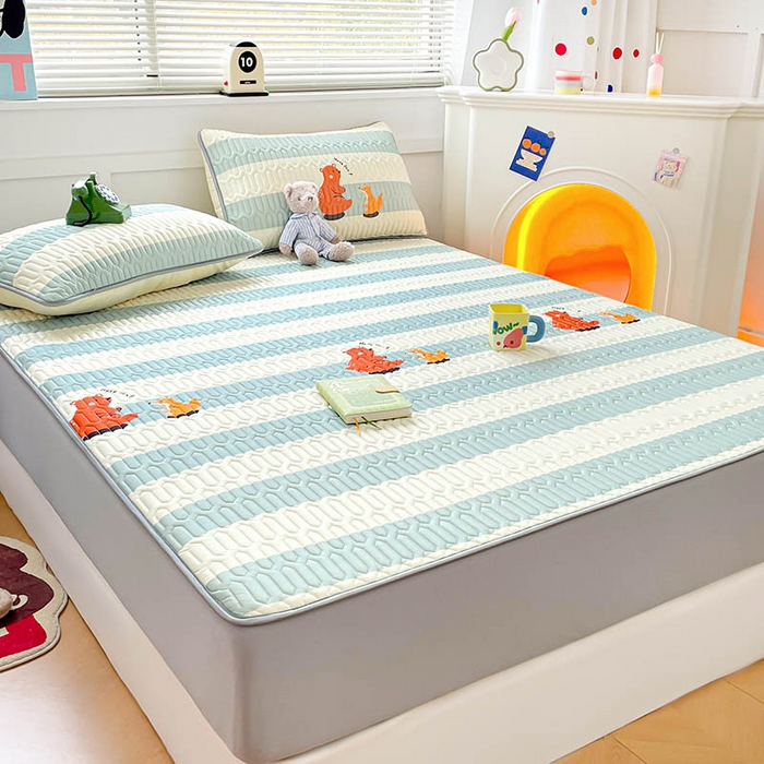 91家纺网 家纺一手货源 找家纺 米帛家纺 2024新款A类凉感丝卡通乳胶凉席-绑带款 条纹熊