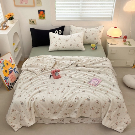 91家纺网 家纺一手货源 找家纺 迷尚 2024新款全棉双层纱大豆夏被 小世界