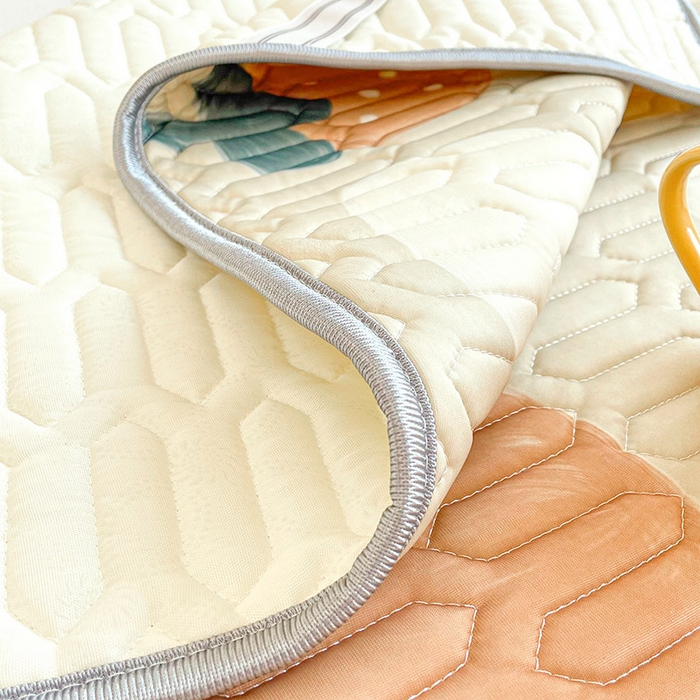 91家纺网 家纺一手货源 找家纺 米帛家纺 2024新款A类凉感丝卡通乳胶凉席-绑带款 莓莓果果咖