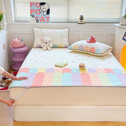 91家纺网 家纺一手货源 找家纺 米帛家纺 2024新款A类凉感丝卡通乳胶凉席-绑带款 雨后彩虹