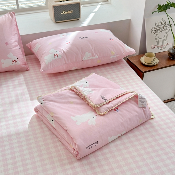 91家纺网 家纺一手货源 找家纺 星期八 2024新款全棉夏被四件套 樱桃兔