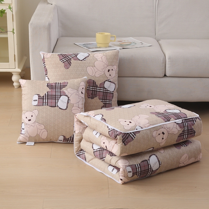 91家纺网 家纺一手货源 找家纺 铭宣家居 2025新增花型 亲肤柔软棉被抱枕被 宝丽熊