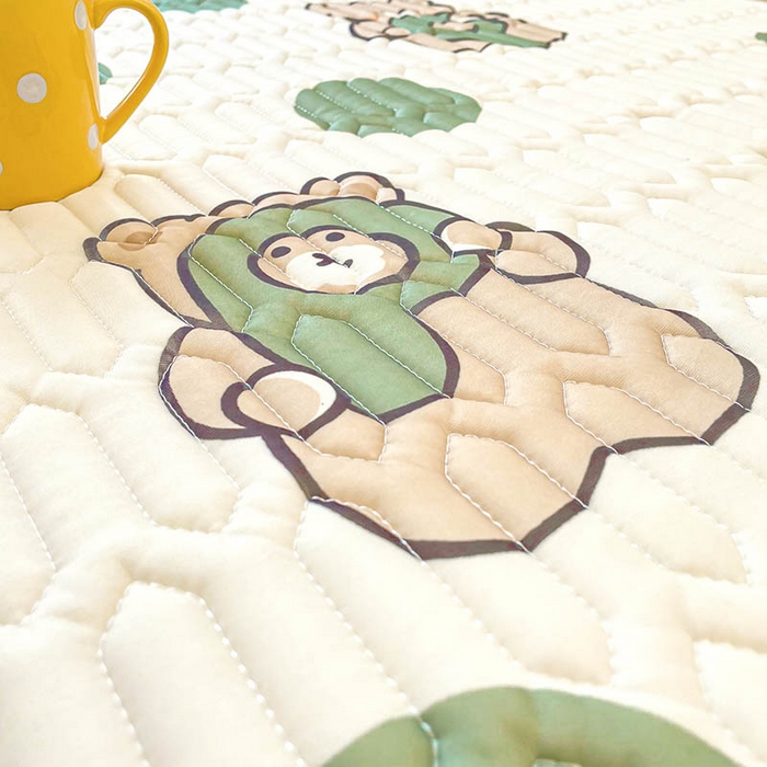 91家纺网 家纺一手货源 找家纺 米帛家纺 2024新款A类凉感丝卡通乳胶凉席-绑带款 字母熊