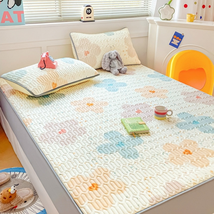 91家纺网 家纺一手货源 找家纺 米帛家纺 2024新款A类凉感丝卡通乳胶凉席-绑带款 繁花