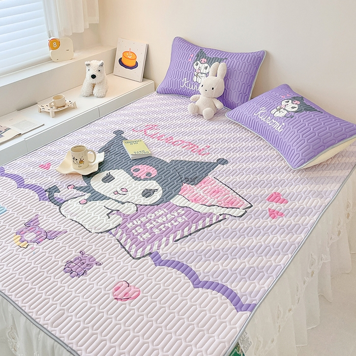 91家纺网 家纺一手货源 找家纺 米帛家纺 2024新款大版三丽鸥A类凉感丝乳胶凉席-床裙款 巧克力库洛米