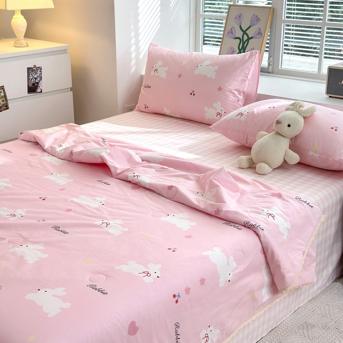 91家纺网 家纺一手货源 找家纺 星期八 2024新款全棉夏被四件套 樱桃兔