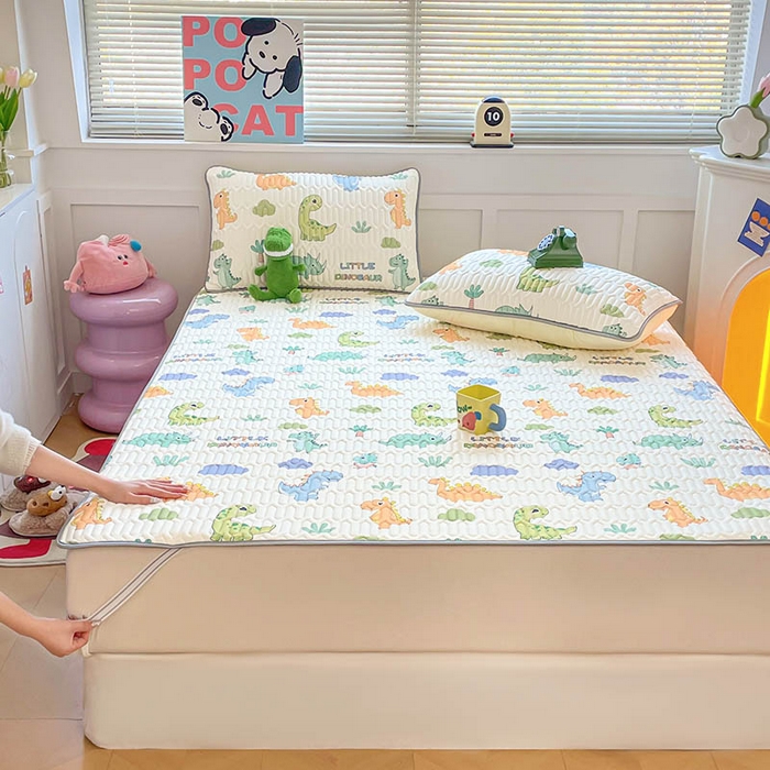 91家纺网 家纺一手货源 找家纺 米帛家纺 2024新款A类凉感丝卡通乳胶凉席-绑带款 童心恐龙