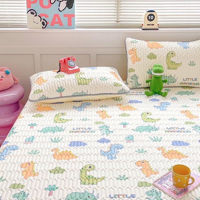 91家纺网 家纺一手货源 找家纺 米帛家纺 2024新款A类凉感丝卡通乳胶凉席-绑带款 童心恐龙