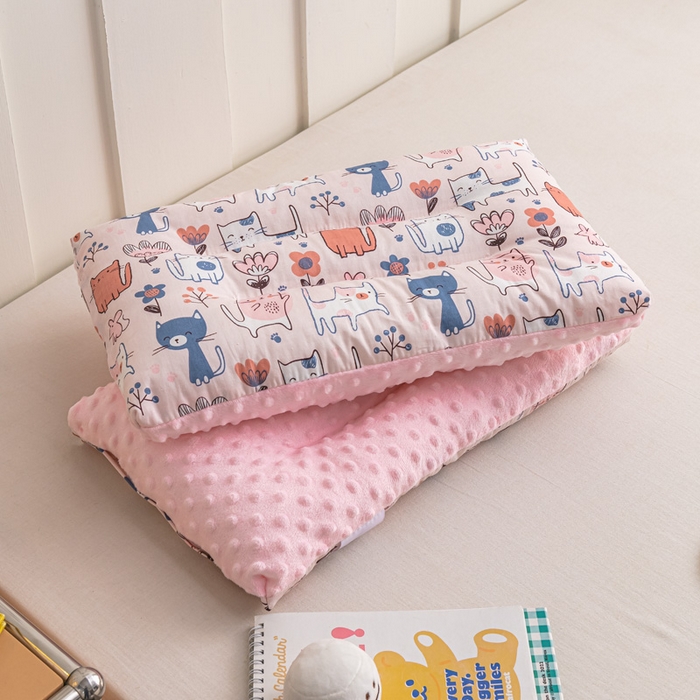 91家纺网 家纺一手货源 找家纺 芯元素 2024新款儿童全棉豆豆枕 猫猫花园