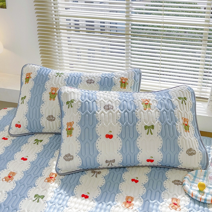 91家纺网 家纺一手货源 找家纺 米帛家纺 2024新款A类凉感丝卡通乳胶凉席 小熊伴嫁