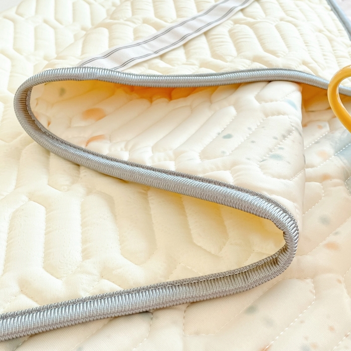 91家纺网 家纺一手货源 找家纺 米帛家纺 2024新款A类凉感丝卡通乳胶凉席-绑带款 繁花