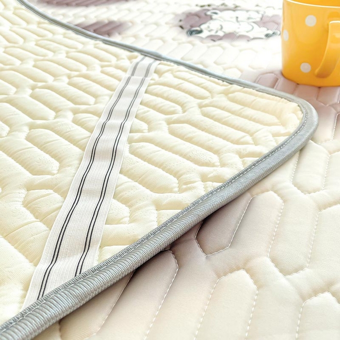 91家纺网 家纺一手货源 找家纺 米帛家纺 2024新款A类凉感丝卡通乳胶凉席-绑带款 爱心熊咖