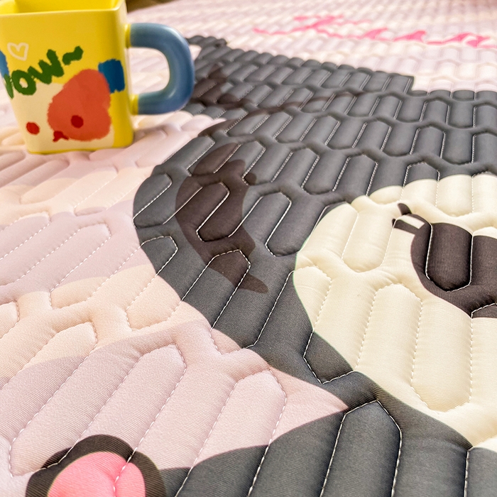 91家纺网 家纺一手货源 找家纺 米帛家纺 2024新款大版三丽鸥A类凉感丝乳胶凉席-绑带款 巧克力库洛米