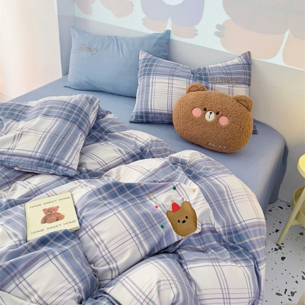91家纺网 家纺一手货源 找家纺 （总）庭笙 新款A类双股有机棉卡通刺绣时尚纯色格子四件套-嘟嘟熊系列
