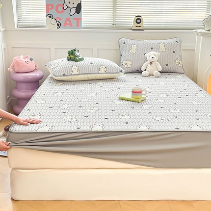 91家纺网 家纺一手货源 找家纺 米帛家纺 2024新款A类凉感丝卡通乳胶凉席-床笠款 爱心熊灰