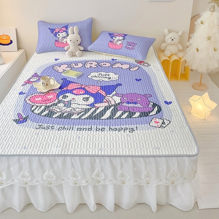 91家纺网 家纺一手货源 找家纺 米帛家纺 2024新款大版三丽鸥A类凉感丝乳胶凉席-床裙款 好学库洛米