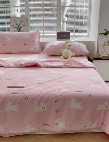 91家纺网 家纺一手货源 找家纺 星期八 2024新款全棉夏被四件套 樱桃兔