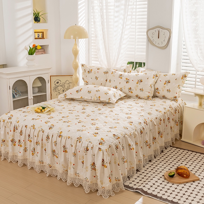 91家纺网 家纺一手货源 找家纺 琉宿家纺 2025新款全棉13372蕾丝夹棉印花床裙 花香语曼