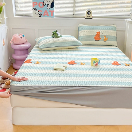 91家纺网 家纺一手货源 找家纺 米帛家纺 2024新款A类凉感丝卡通乳胶凉席-床笠款 条纹熊