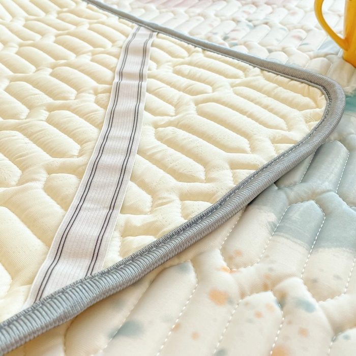 91家纺网 家纺一手货源 找家纺 米帛家纺 2024新款A类凉感丝卡通乳胶凉席-绑带款 繁花