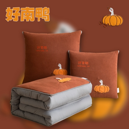 铭宣家居 2024新款加厚雪花呢贴布绣刺绣多功能抱枕被 好南鸭-焦糖色
